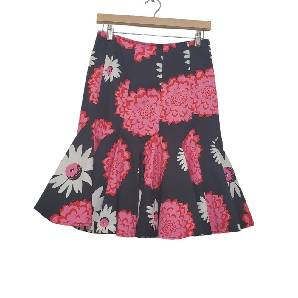 Sara Campbell | Pleated Flare Skirt with Bold Floral Pattern